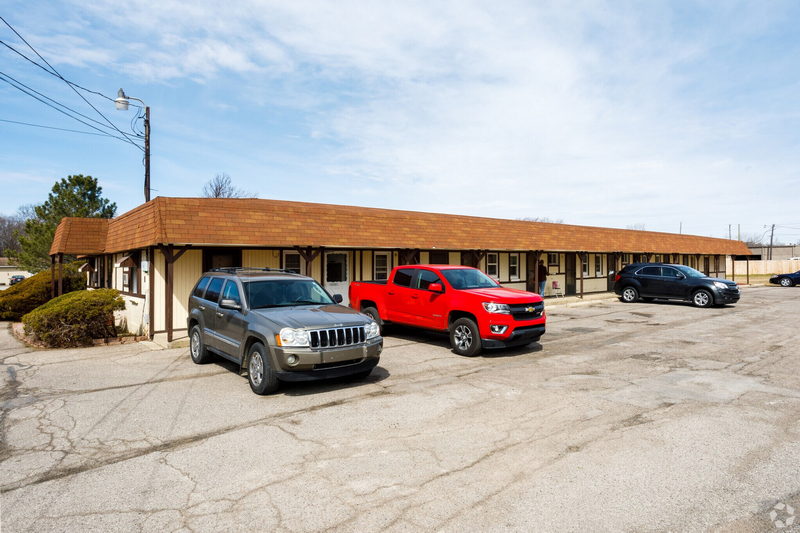 Evas Motel - Real Estate Photos (newer photo)